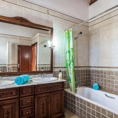 Sleeps 6 Wifi Willa *